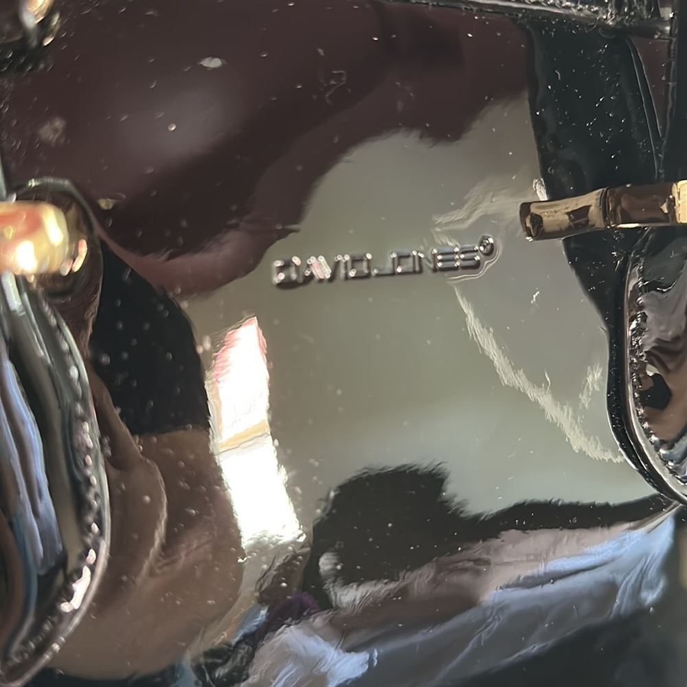 A purse - Picture 2 of 13